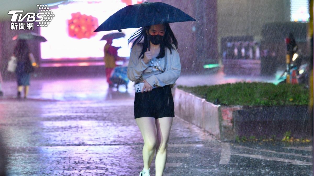 天氣/入秋最強冷空氣明殺到 北部「暴跌10度」雨連下3天
