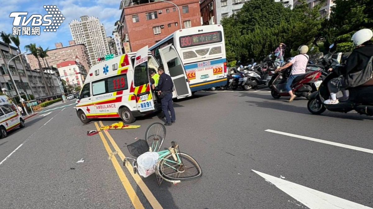 新店嚴重車禍！機車騎士擦撞86歲單車翁　2人死亡