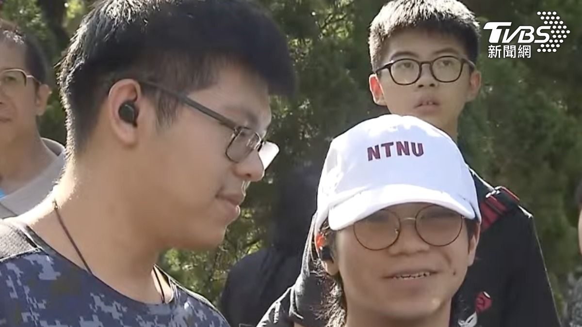 另一組民眾表示會等到十二點半。(圖/TVBS)