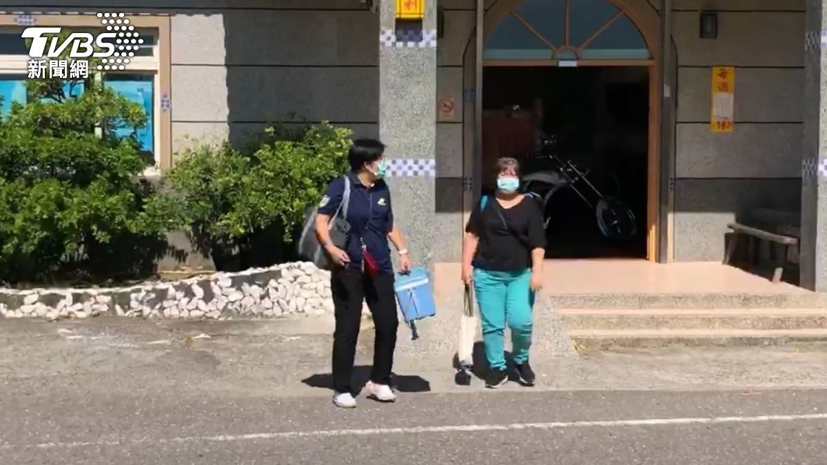 屏東縣衛生局於事發後迅速採取行動,技正呂孟倫表示,受影響的9人中有一名12歲小孩,其餘皆為成人。(圖/TVBS)