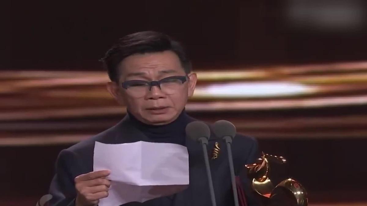 袁富華奪下金雞獎最佳男配角獎。(圖/翻攝微博)