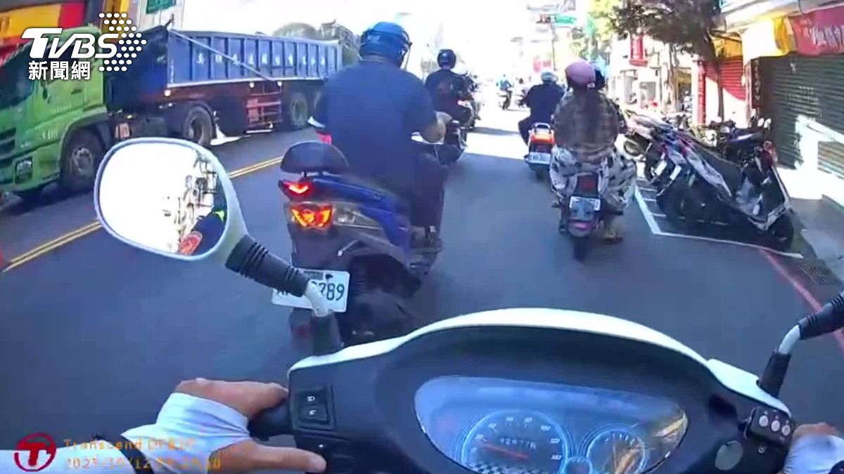 微型電動二輪車免考照,移工違規成大宗。(圖/TVBS)
