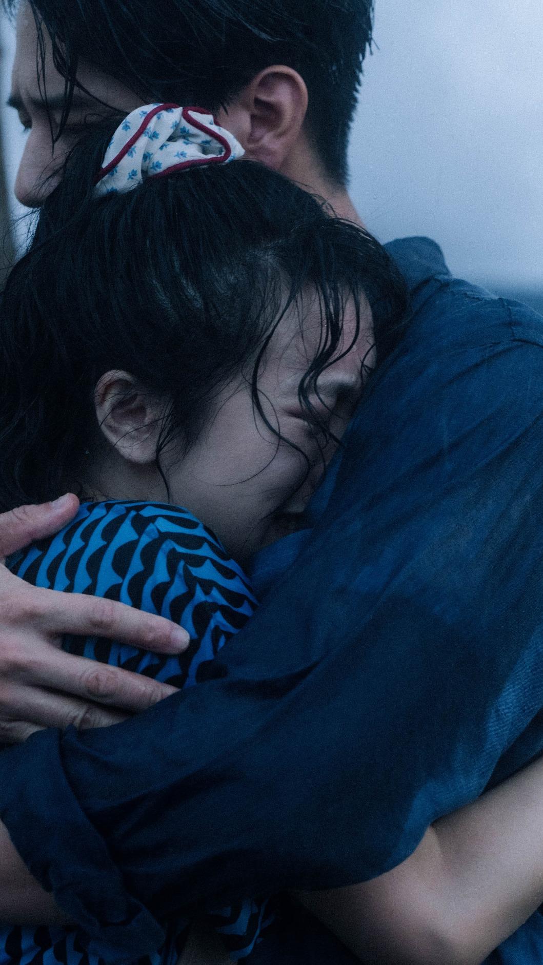 李玲葦的雨中痛哭情緒一度收不回來。(圖/公視+提供)