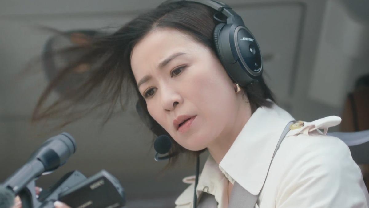 新聞女王回來了！佘詩曼高空8層樓賣命　脫稿「開機門」嚇壞劇組