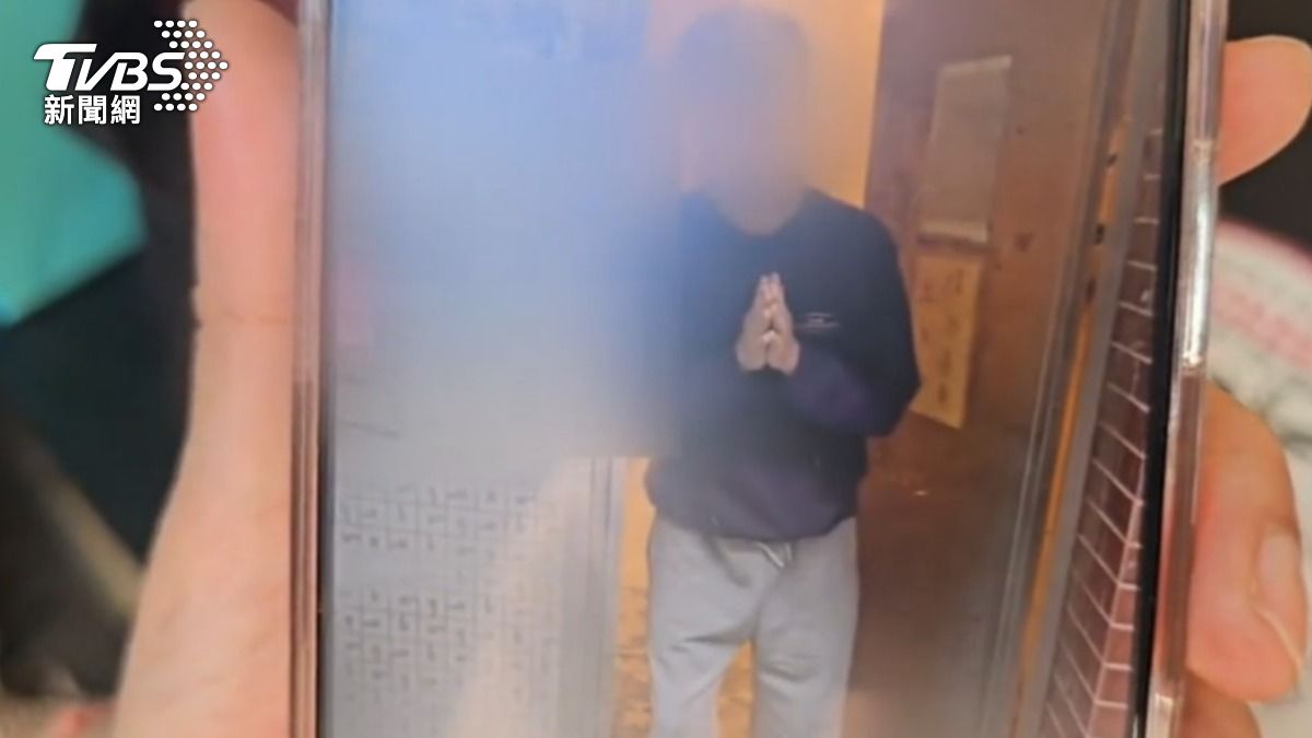 女指控遭男長期偷拍，亮出對方道歉影片，稱未逼迫簽和解。（圖／TVBS）