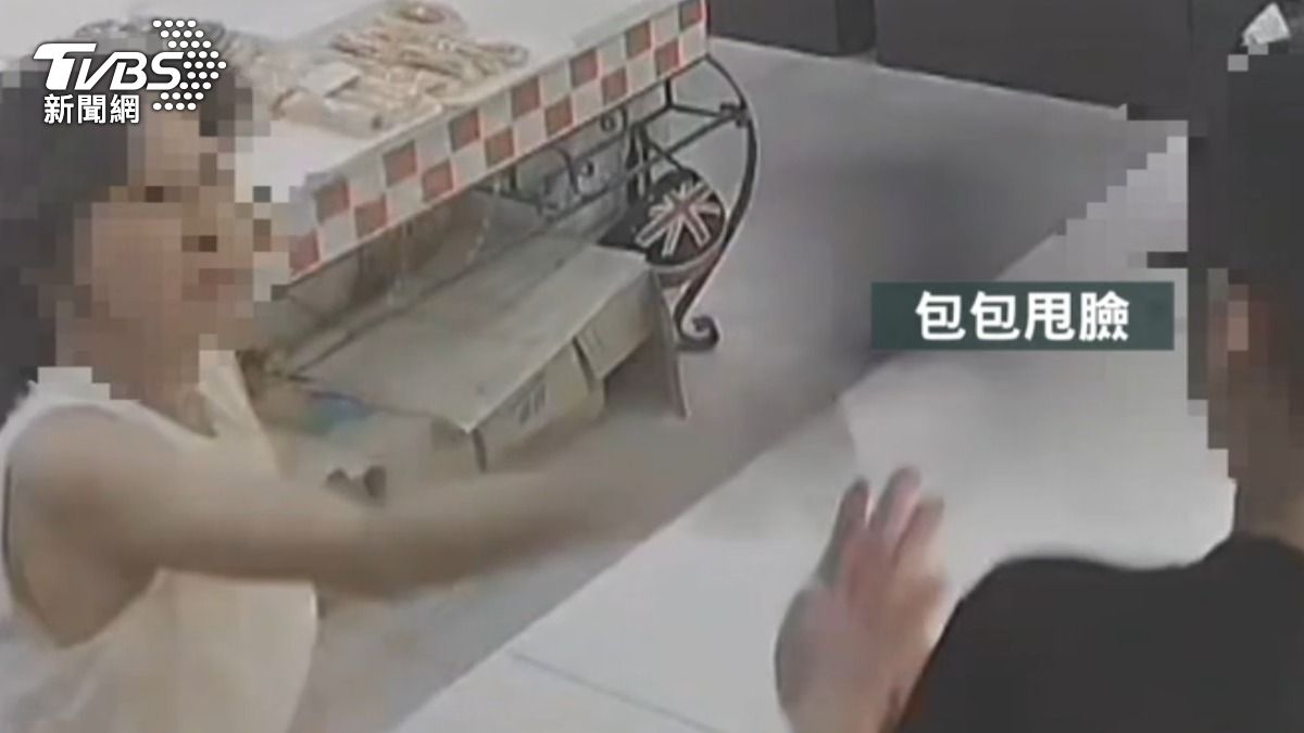 女子跟麵包店業者在店內發生衝突。（圖／TVBS）