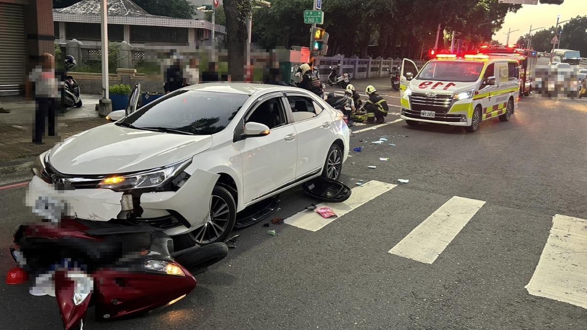 高雄73歲翁駕車暴衝!撞翻待轉8機車釀9傷 1人不治身亡