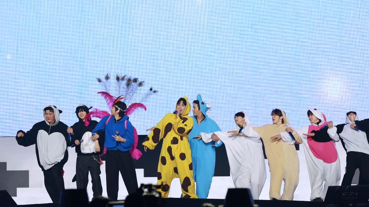 Super Junior穿上可愛動物裝。(圖/讀者提供)