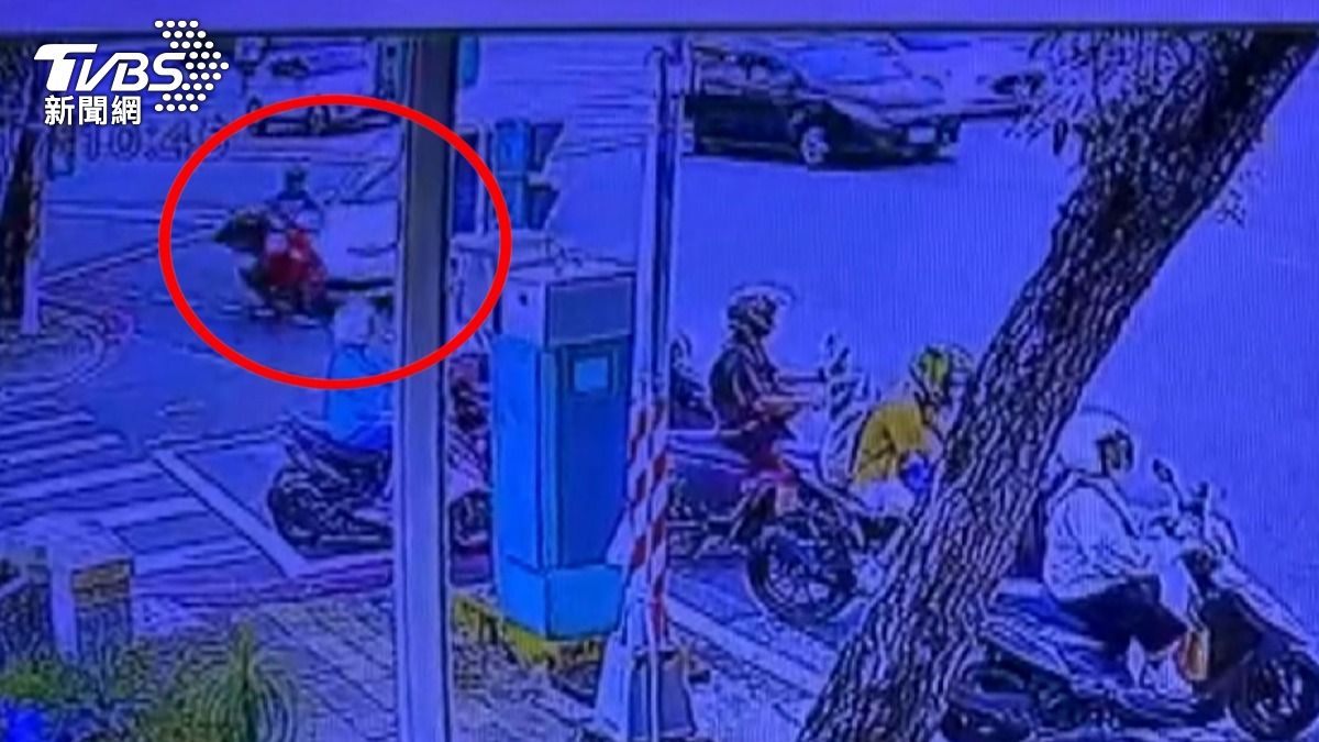 機車騎士遭撞飛身亡,七旬肇事駕駛強調沒有暴衝。(圖/TVBS)