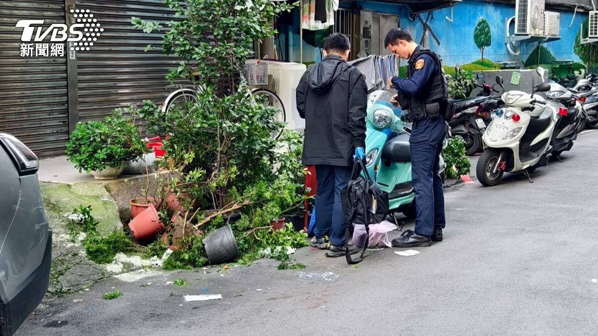 轄區警方獲報到場。(圖/TVBS)