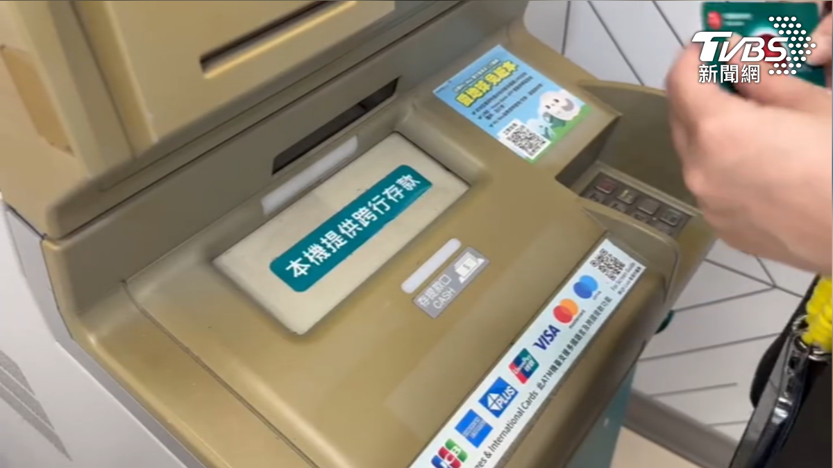 超商小白單也有各式咖啡優惠。(圖/TVBS)