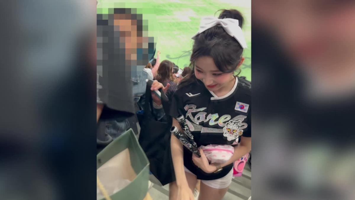 李珠珢近期被人點肩的畫面引發粉絲憤怒。(圖/翻攝X)