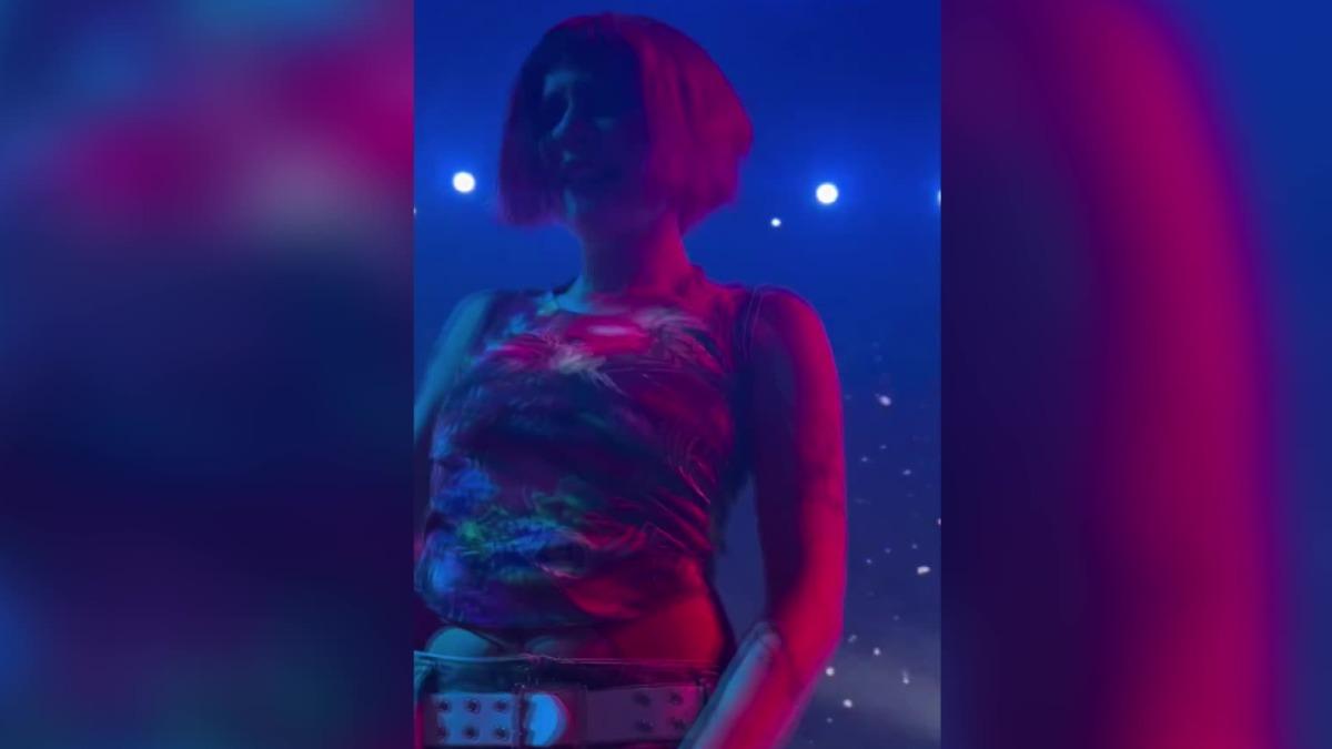 Halsey美國的演唱會遇到鹹豬手粉絲。(圖/翻攝X)