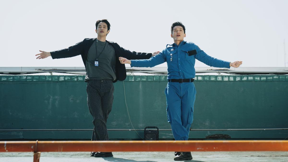 劉以豪(左)與陳澤耀鼓勵Darren振作。(圖/愛奇藝國際版、壹壹影業提供)