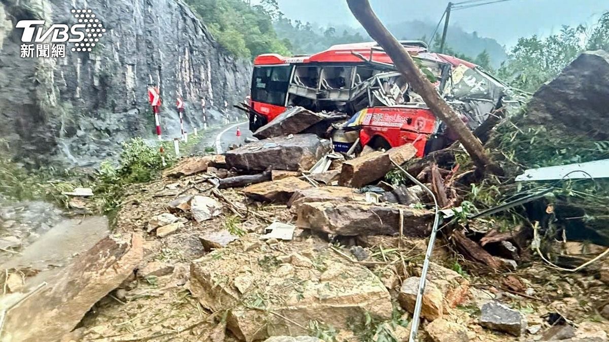 越南中部地區因豪雨引發土石流。（圖／達志影像美聯社）