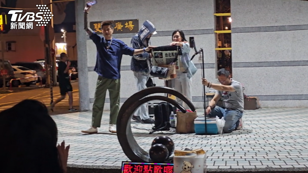 街頭藝人遭訴噪音致歉。（圖／施協源攝）