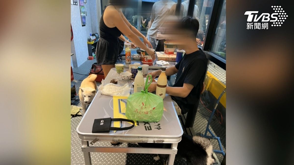 機車行為友人舉辦的慶生會。當天除了吃喝外，眾人還打麻將同樂。（圖／TVBS）