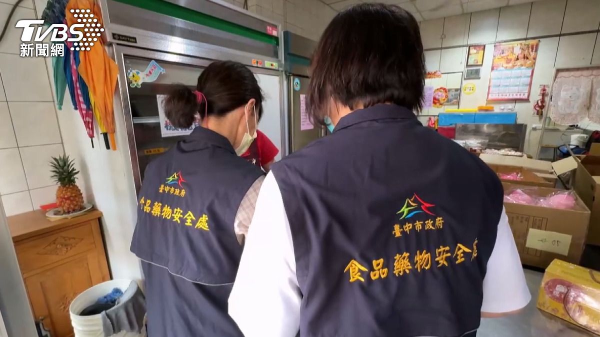 台中市政府已公布受影響店家名單,並派遣稽查人員前往各店家進行調查。(圖/TVBS)