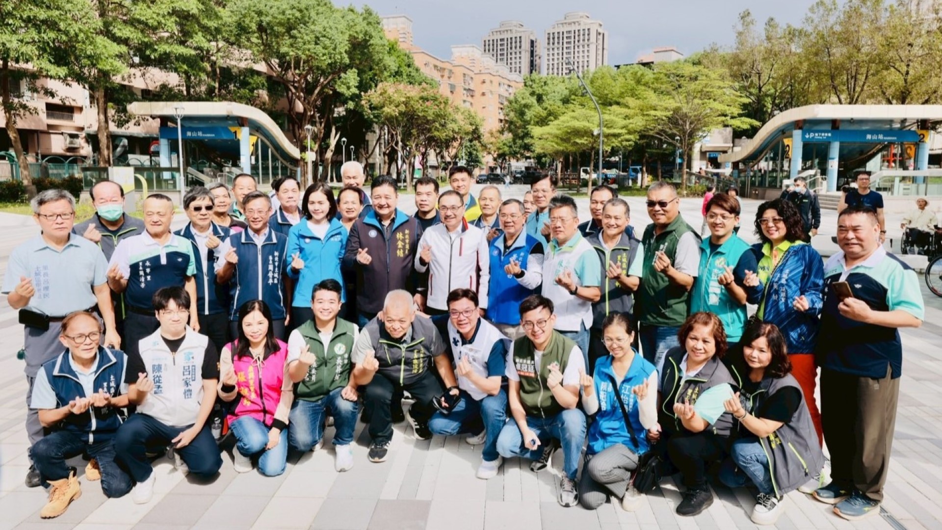 ▲市長和土城區民意代表、區長及里長們合影。(圖片來源：新北市政府)