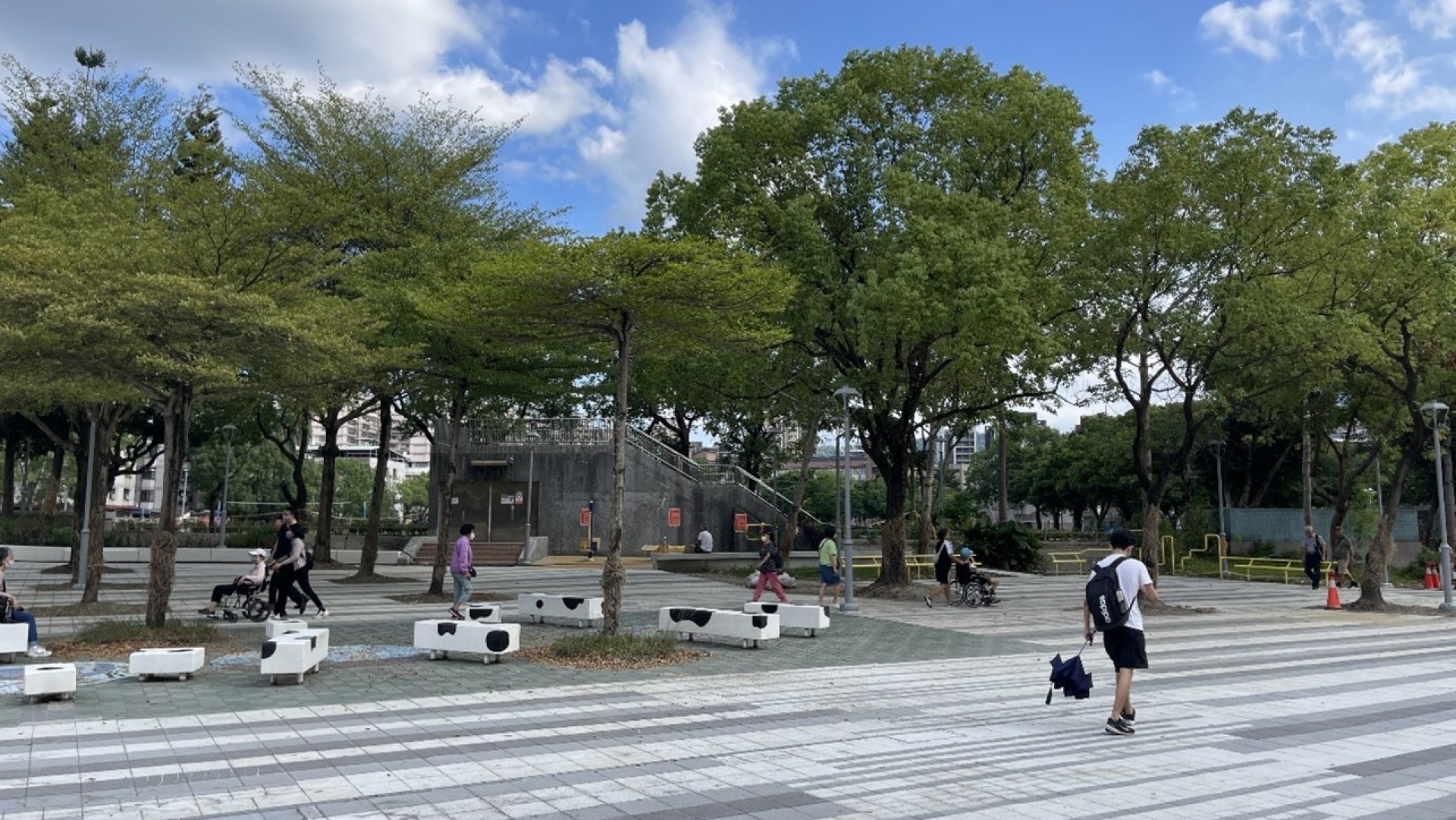 ▲廣場空間已開放部分區域給民眾使。(圖片來源：新北市政府)