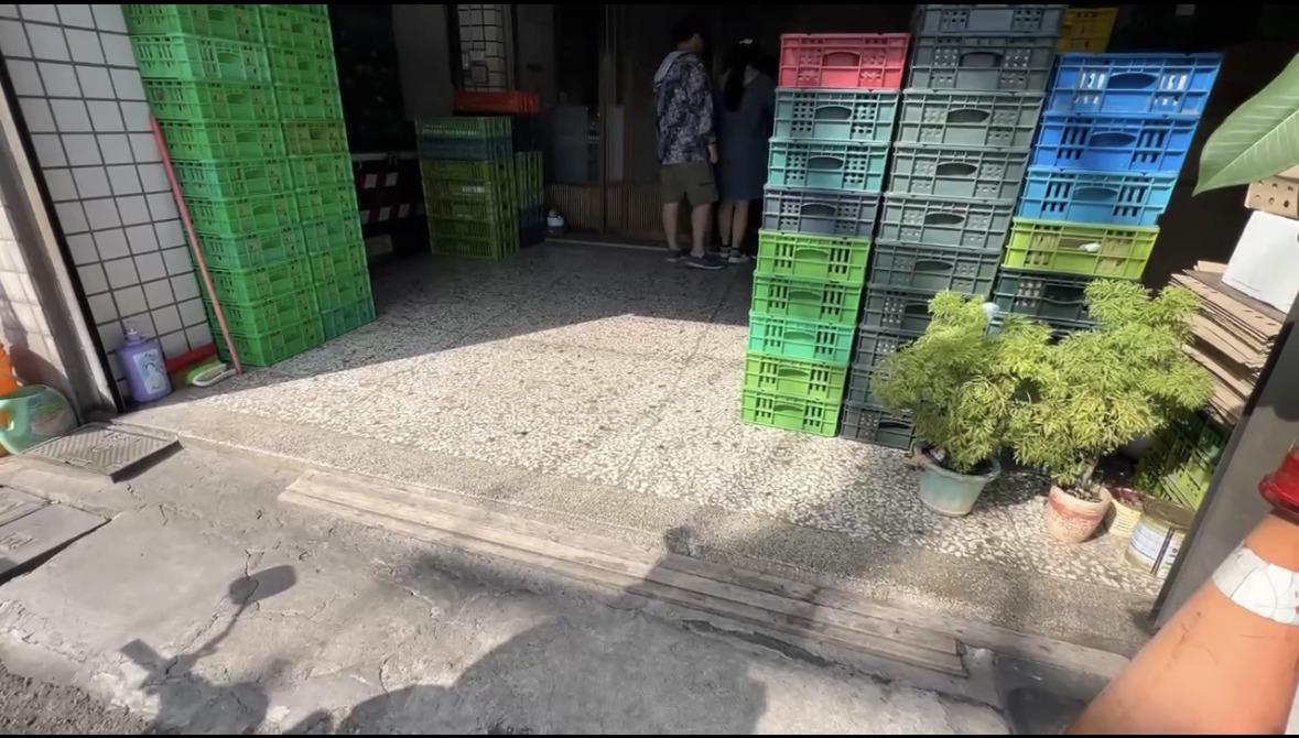 台中市龍忠蛋行16日未開店，有民眾前往退蛋撲空。（圖／中央社-民眾提供）