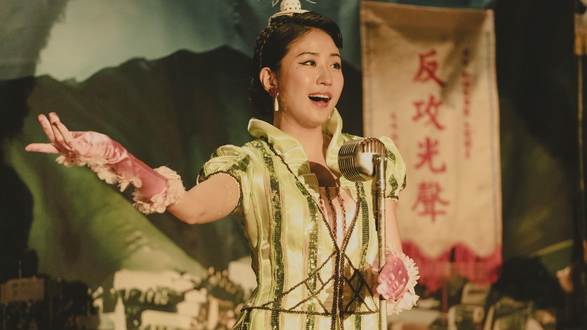 9m88(中)在電影《大濛》飾演彩蝶歌舞團招牌主秀七仙女之一。(圖/華文創提供)
