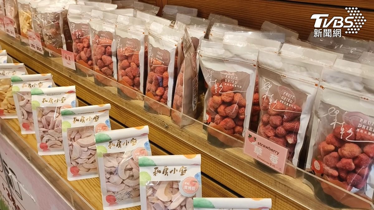 女子行情緒失控的原因，竟然是因為她想買一顆果乾，但不想買一整包，攤商最後無奈報警（圖／示意畫面非事店家）