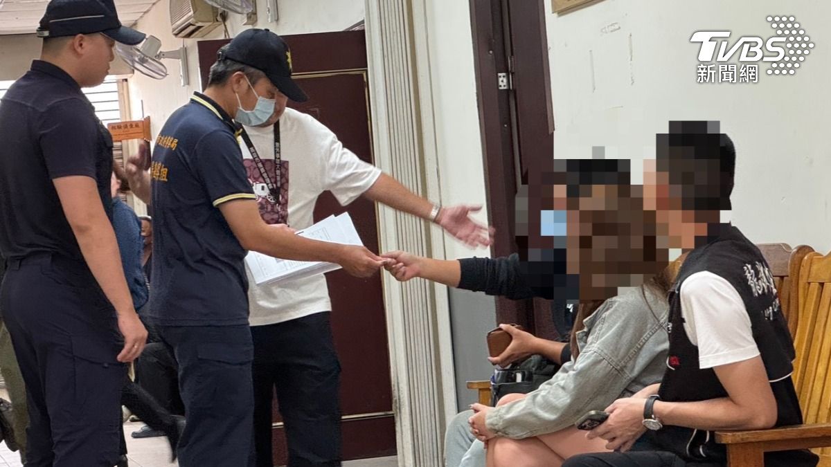 鳳山男載女友屍體趴趴走!毒品罪送辦 死者兒女心碎抵殯儀館相驗