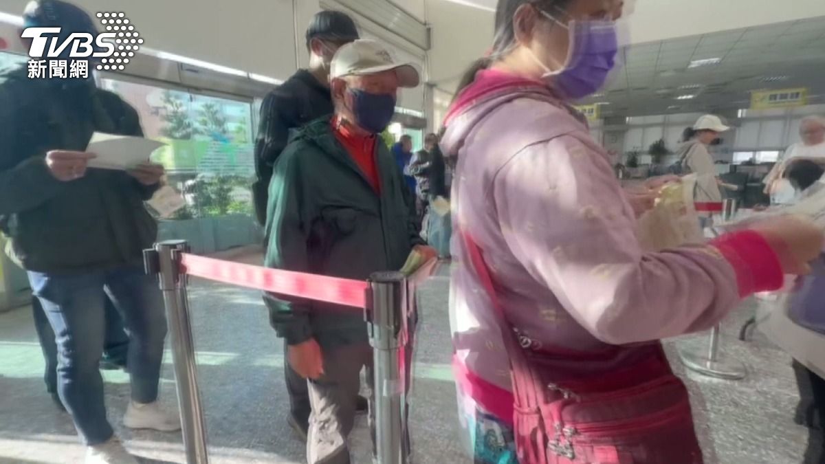 民眾表示，之前「鹿溪宴」一桌3000元，現在雖漲至4500元，但仍吸引他再次前來。(圖／TVBS)