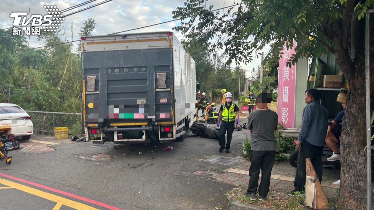 載友上班途中被捲入貨車輪下!34歲女清潔隊員重傷身亡。(圖/TVBS)