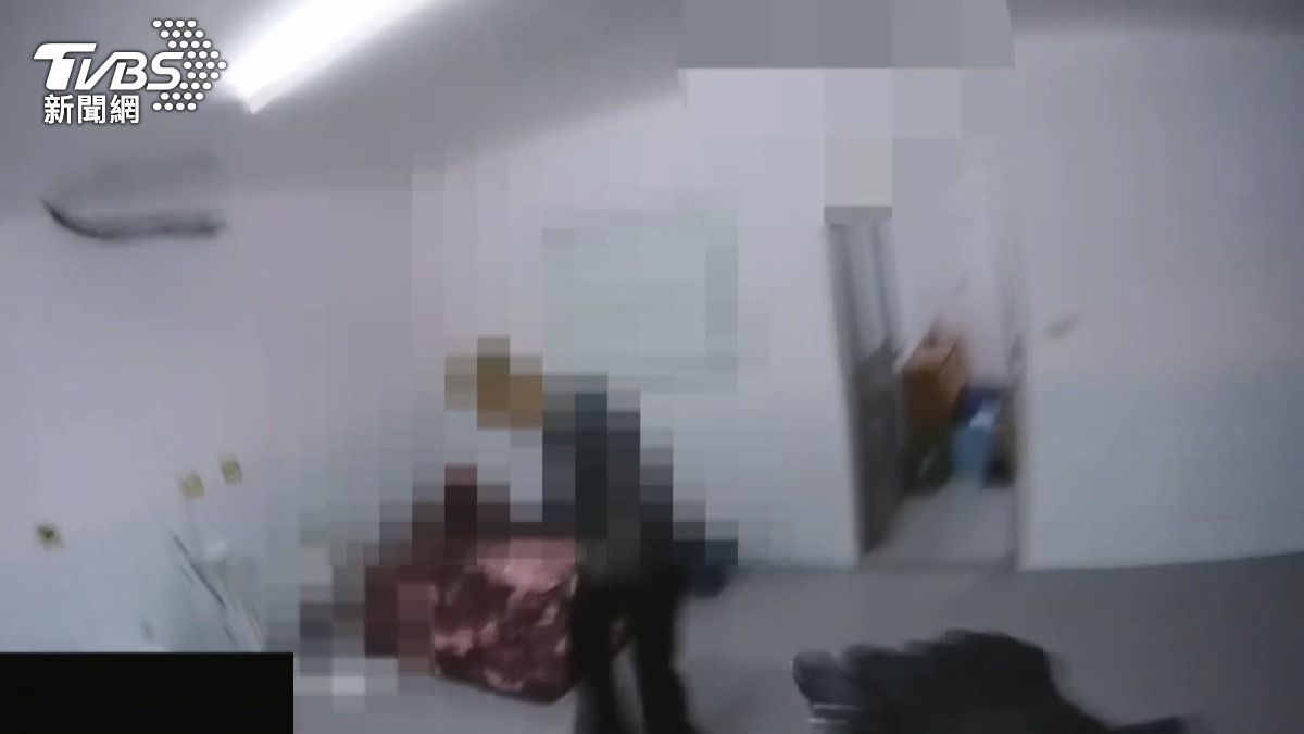 雲林蘭花園淪詐騙基地!三男受困「打地鋪」,警方破門直搗救人。(圖/TVBS)