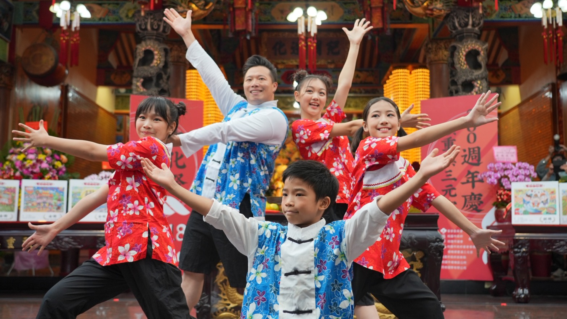 ▲由桃園在地青年舞團 「鐵四帝文化藝術創意團隊」帶來精彩開場演出，為2025桃園三界爺文。（圖片來源：桃園市政府）