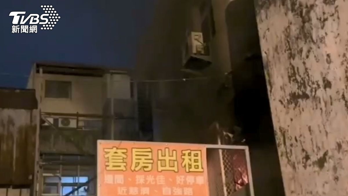 現場濃煙瀰漫。（圖／TVBS）