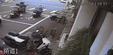 汽車輾過婦人。（圖／TVBS）