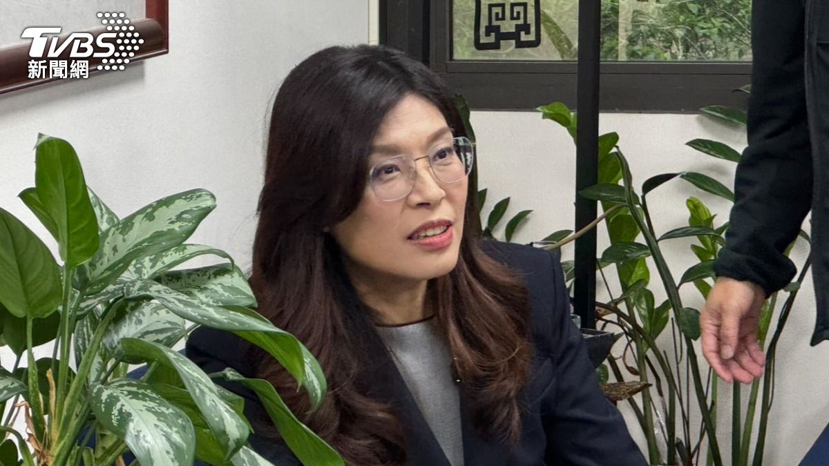 國民黨主席鄭麗文赴台北市議會國民黨大會。（圖／陳怡潔攝）