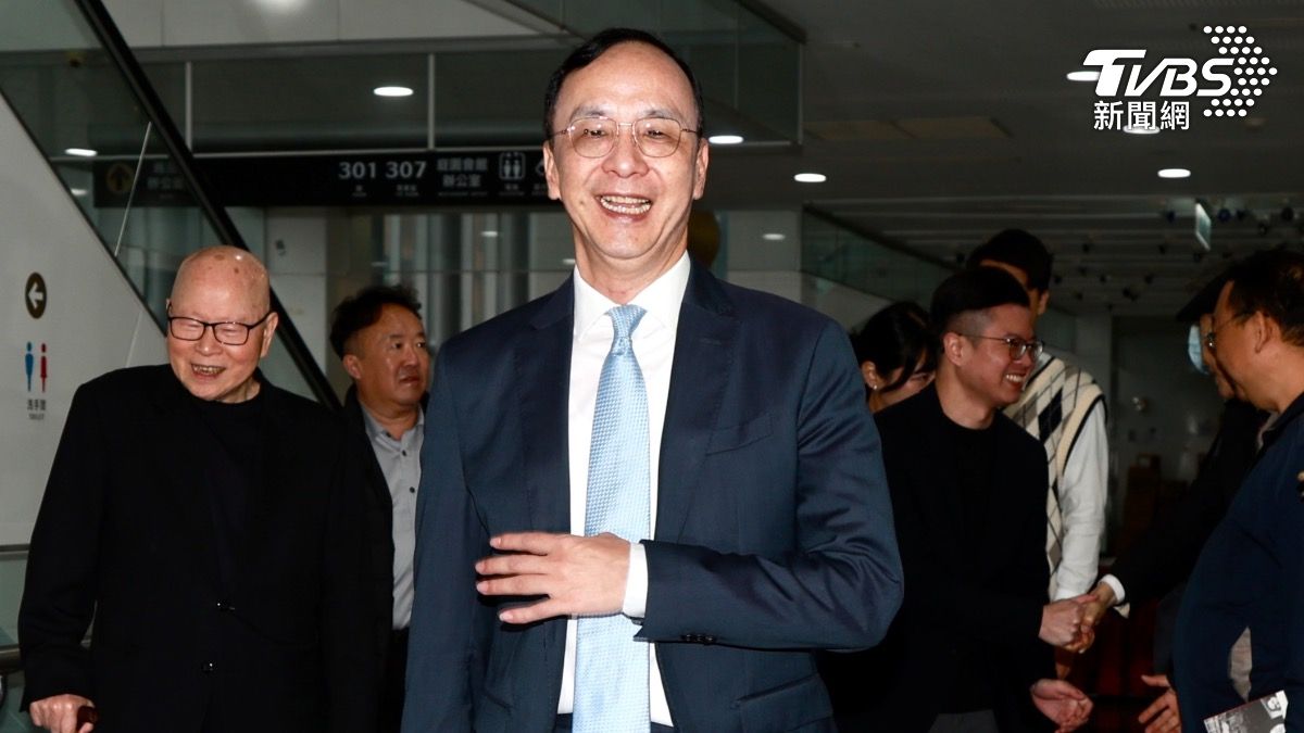 朱立倫回應鄭麗文今下午與黃國昌會面,表示「一切順利成功」。(圖/華子琛攝)