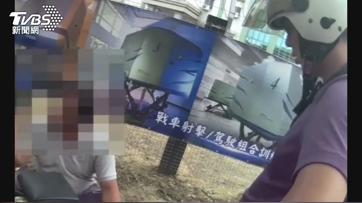 逢甲翻車廂偷包賊 被逮喊「叫當事人來啊」。(圖/TVBS)