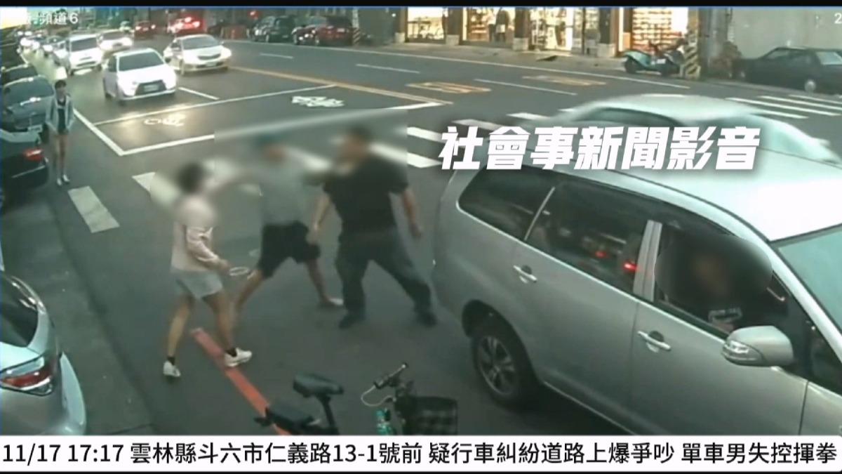 休旅車與電輔車疑差點擦撞!兩駕駛當場爆發肢體衝突 「雙雙受傷吃罰單」。(圖/社會事新聞影音)
