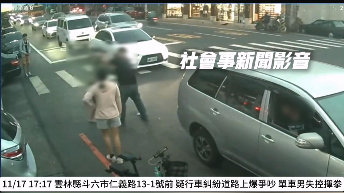 斗六路口爆衝突 休旅車騎士路中互毆。(圖/社會事新聞影音)