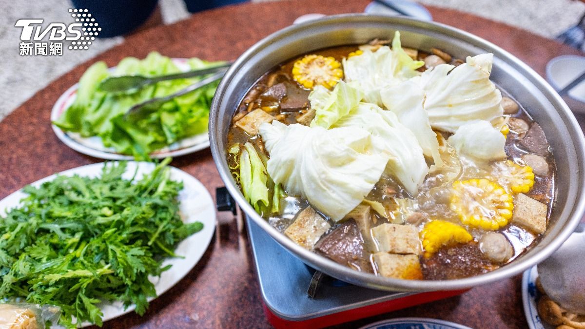薑母鴨桌椅設計引來網友熱議。（示意圖／shutterstock達志影像）