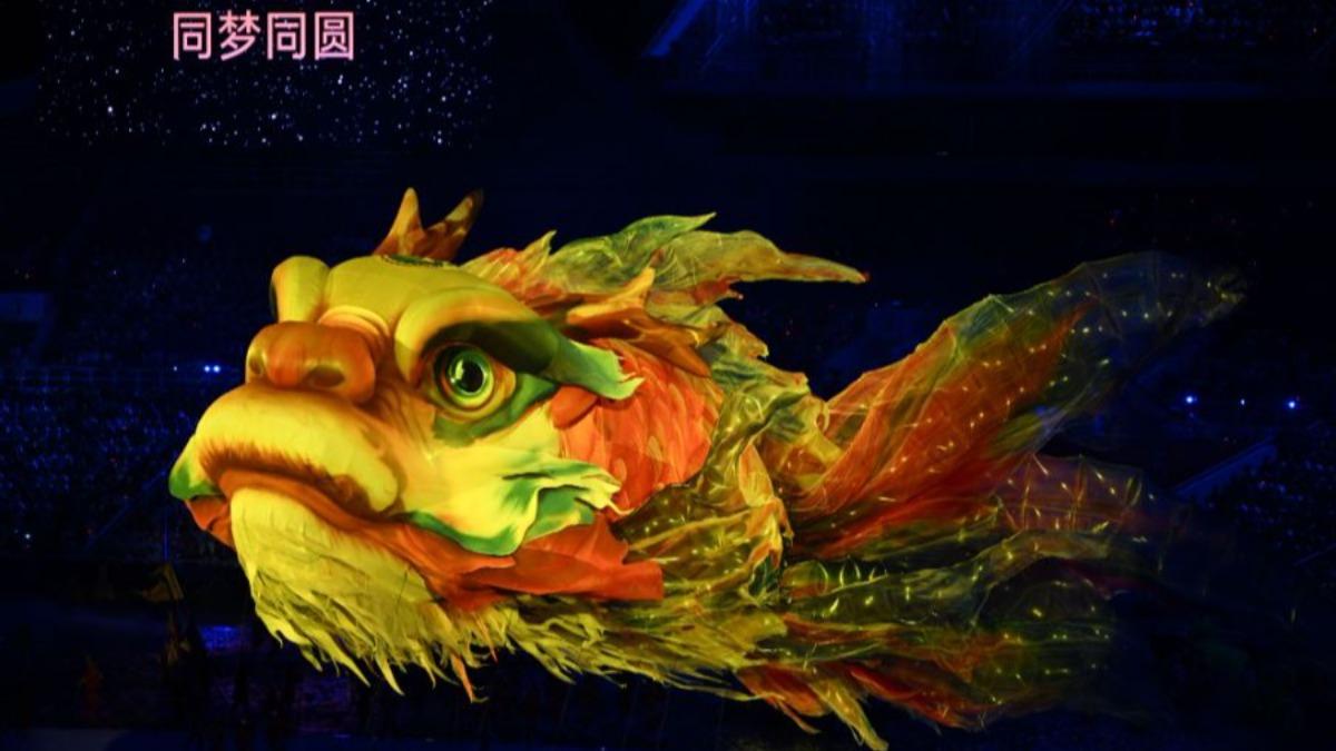 大陸全運會巨型鰲魚燈龍空中懸浮,科技揭密。(圖/央視)
