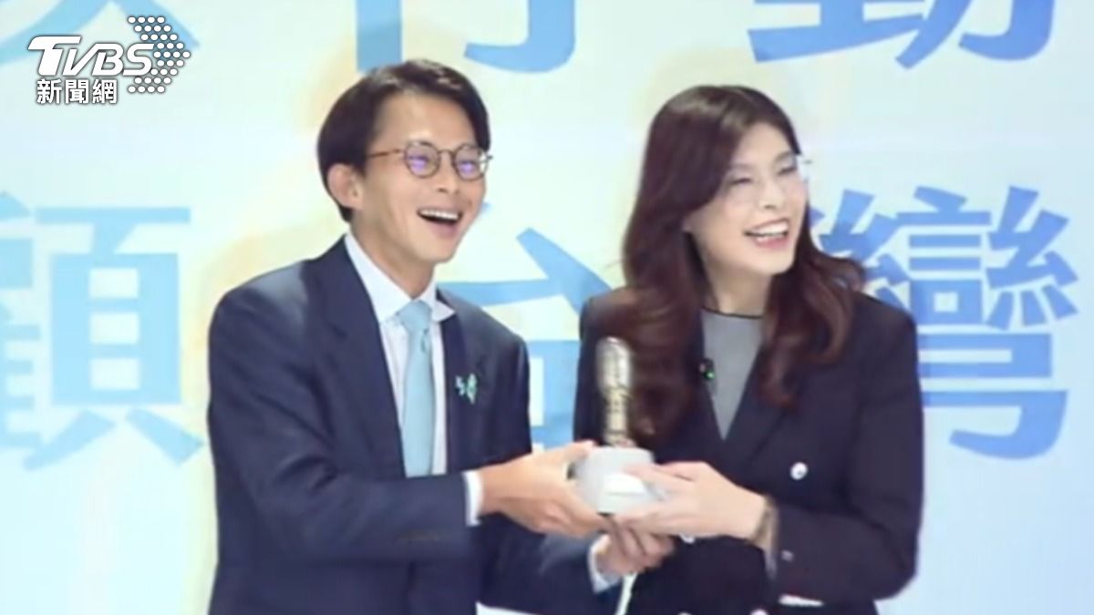 民眾黨主席黃國昌、國民黨主席鄭麗文，11/19在兩黨峰會上，確立2026大選合作目標。(圖/TVBS)