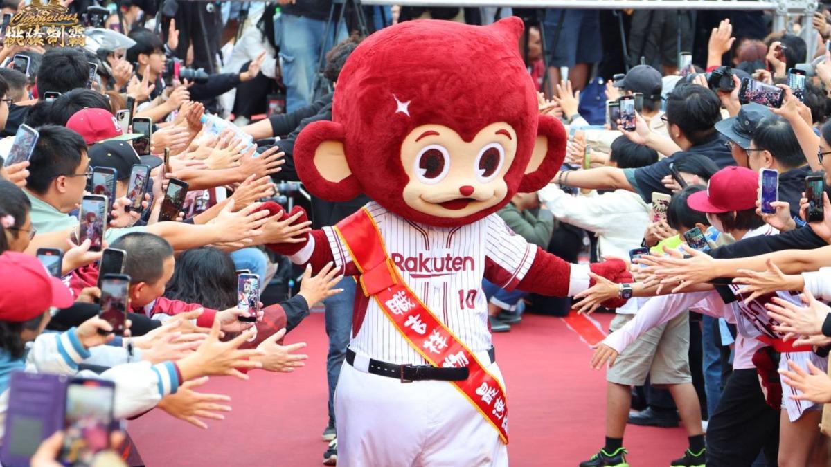 樂天桃猿吉祥物「猿氣小子」。(圖/翻攝自Rakuten Monkeys臉書)