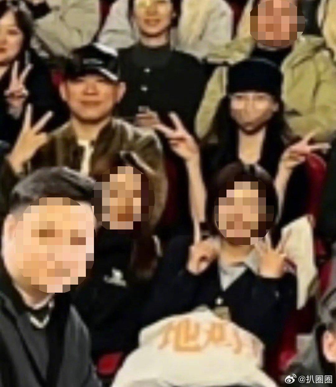 胡彥斌和易夢玲曾被拍到一起去看舞台劇。(圖/翻攝自微博)