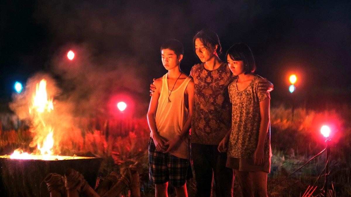 范冰冰《地母》在歷經喪夫之痛後,與一雙兒女種地度日。(圖/海鵬提供)