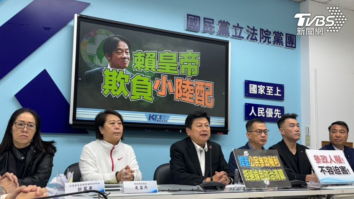 遭解職陸配村長哽咽「黑熊要我滾回中國」 藍擬修國籍法反制