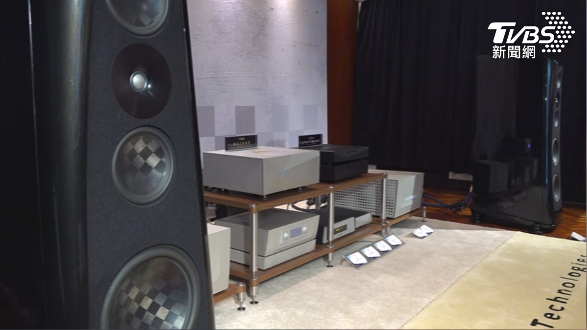 千萬音響常見買主,理事長說明曾聽過醫生或科技業老闆下班後紓壓聽音樂。(圖/TVBS)