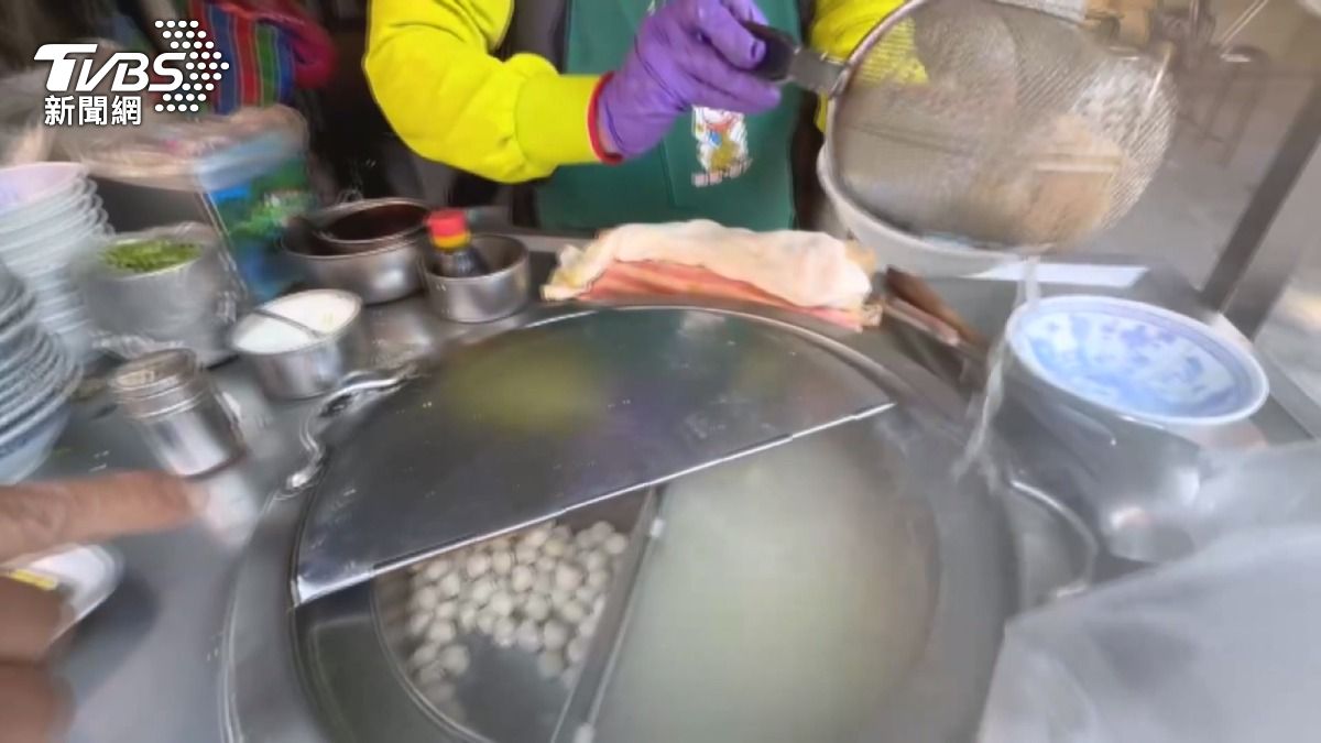 顧客7人點1份餐 鹿港蚵仔煎祭低消令。(圖/TVBS)