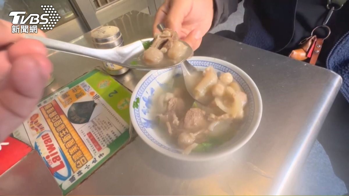 顧客7人點1份餐 鹿港蚵仔煎祭低消令。(圖/TVBS)