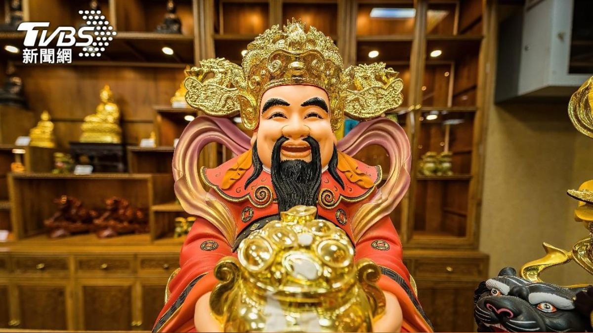 2026火馬年出運了!「4生肖」財運旺爆 貴人送錢上門